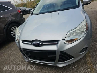2013 Ford Focus SE Hatchback – miniatura 2
