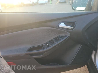 2013 Ford Focus SE Hatchback – miniatura 9