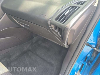 2013 Ford Focus SE Sedan - miniatura 16