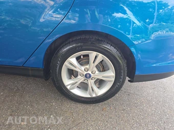 2013 Ford Focus SE Sedan - miniatura 22