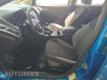 2013 Ford Focus SE Sedan - miniatura 3