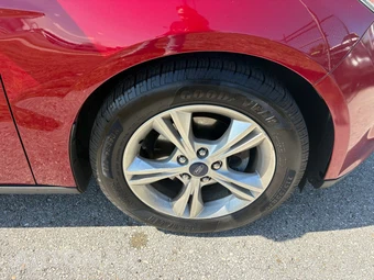 2013 Ford Focus SE Sedan - miniatura 13