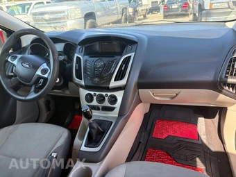 2013 Ford Focus SE Sedan - miniatura 17