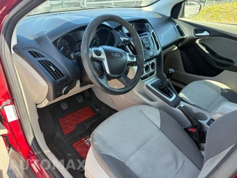 2013 Ford Focus SE Sedan - miniatura 20