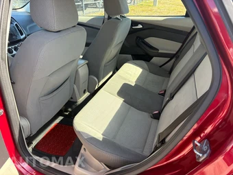 2013 Ford Focus SE Sedan - miniatura 22