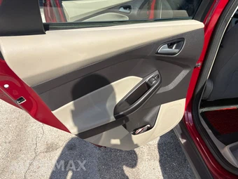 2013 Ford Focus SE Sedan - miniatura 23
