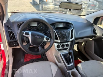2013 Ford Focus SE Sedan - miniatura 24