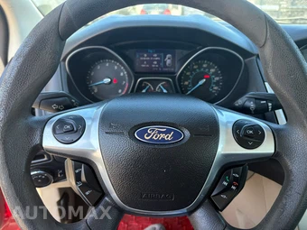 2013 Ford Focus SE Sedan - miniatura 26