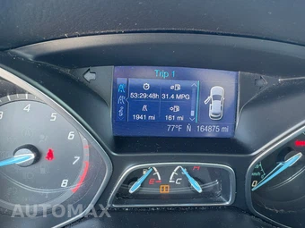 2013 Ford Focus SE Sedan - miniatura 27