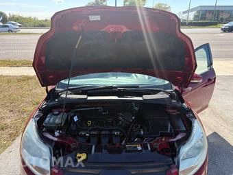 2013 Ford Focus SE Sedan - miniatura 30