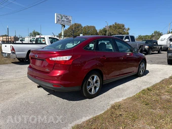 2013 Ford Focus SE Sedan - miniatura 4