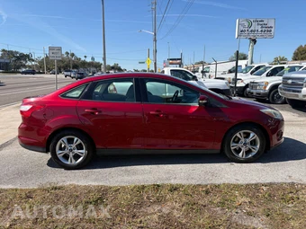 2013 Ford Focus SE Sedan - miniatura 5