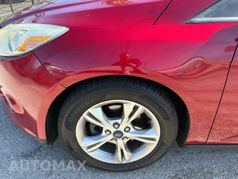 2013 Ford Focus SE Sedan - miniatura 8