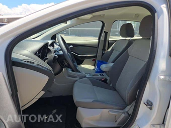 2013 Ford Focus SE Sedan - miniatura 3