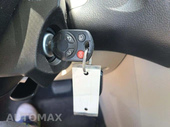 2013 Ford Focus SE Sedan - miniatura 5