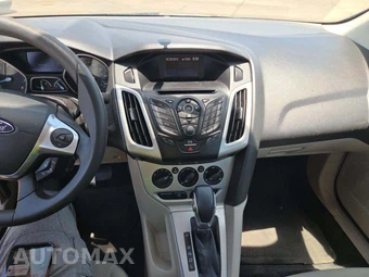 2013 Ford Focus SE Sedan - miniatura 7