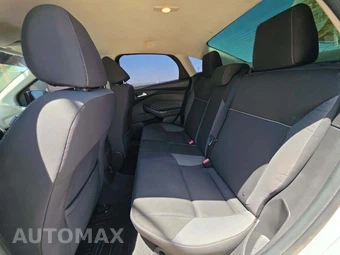 2013 Ford Focus SE Sedan – miniatura 10