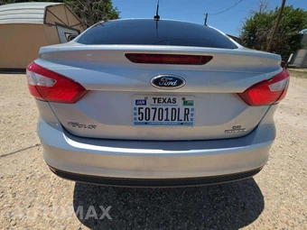 2013 Ford Focus SE Sedan – miniatura 11