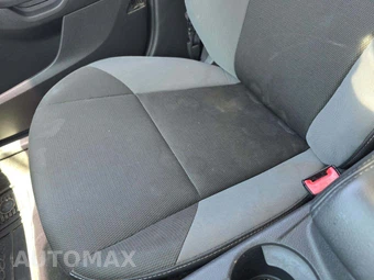 2013 Ford Focus SE Sedan – miniatura 19