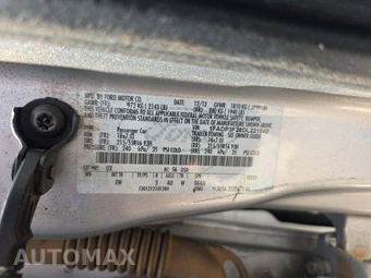 2013 Ford Focus SE Sedan – miniatura 2