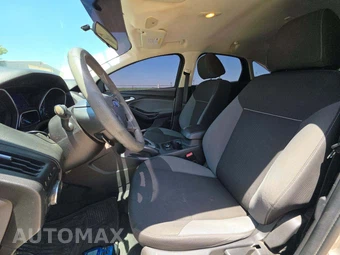 2013 Ford Focus SE Sedan – miniatura 3