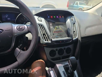 2013 Ford Focus SE Sedan – miniatura 7
