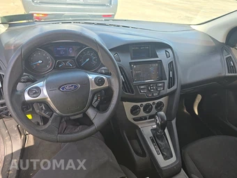 2013 Ford Focus SE Sedan – miniatura 11