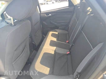 2013 Ford Focus SE Sedan – miniatura 13