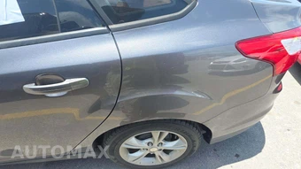 2013 Ford Focus SE Sedan – miniatura 26