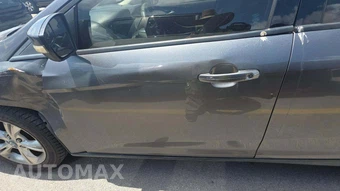 2013 Ford Focus SE Sedan – miniatura 27