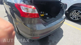 2013 Ford Focus SE Sedan – miniatura 33