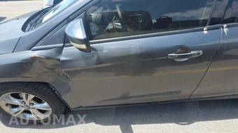2013 Ford Focus SE Sedan – miniatura 38