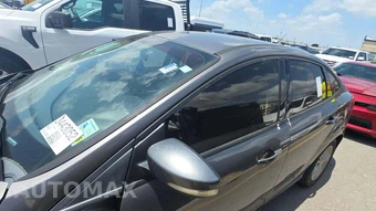 2013 Ford Focus SE Sedan – miniatura 39