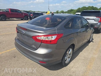 2013 Ford Focus SE Sedan – miniatura 4