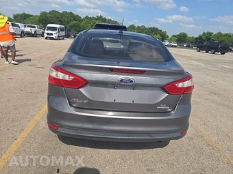 2013 Ford Focus SE Sedan – miniatura 5