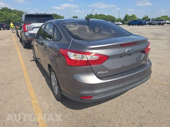 2013 Ford Focus SE Sedan – miniatura 6