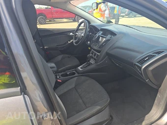 2013 Ford Focus SE Sedan – miniatura 8
