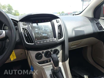 2013 Ford Focus SE Sedan - miniatura 10
