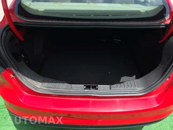 2013 Ford Focus SE Sedan - miniatura 14