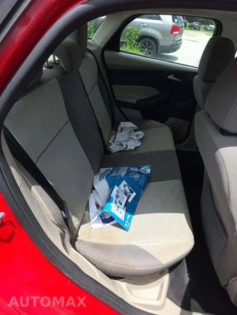 2013 Ford Focus SE Sedan - miniatura 16
