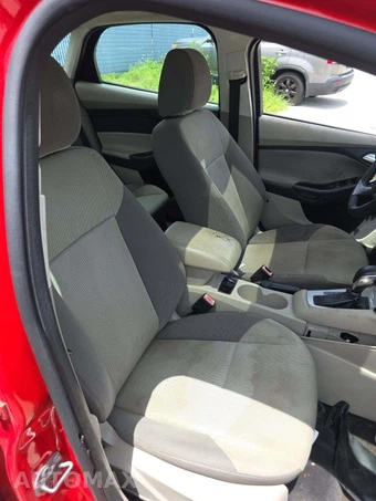 2013 Ford Focus SE Sedan - miniatura 18