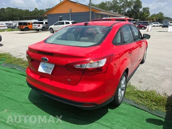 2013 Ford Focus SE Sedan - miniatura 3