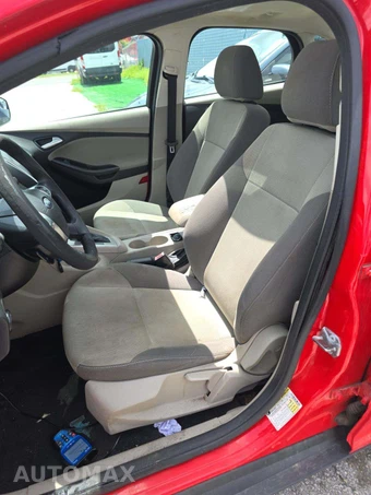 2013 Ford Focus SE Sedan - miniatura 6