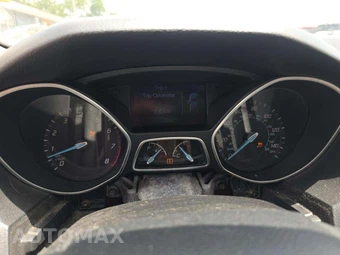 2013 Ford Focus SE Sedan - miniatura 9