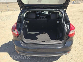 2013 Ford Focus Titanium Hatchback – miniatura 11