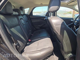 2013 Ford Focus Titanium Hatchback – miniatura 13