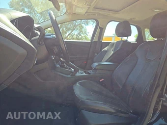 2013 Ford Focus Titanium Hatchback – miniatura 3