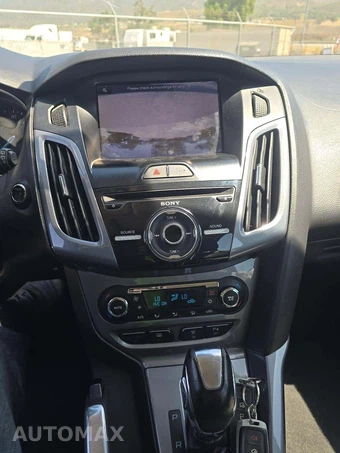 2013 Ford Focus Titanium Hatchback – miniatura 7