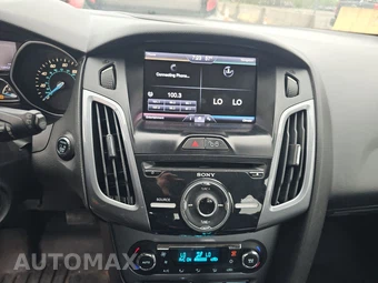 2013 Ford Focus Titanium Hatchback – miniatura 11