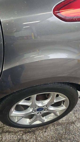 2013 Ford Focus Titanium Hatchback – miniatura 21